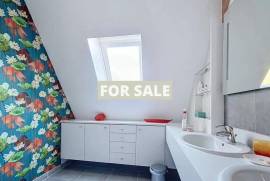 Detached House with Indoor Pool and Sea View