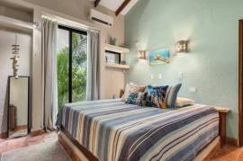 Casa El Coco: Modern Beach Retreat Steps from the Sand in Palm Beach Estates Casa El Coco: Modern Beach Retreat Steps from the Sand in Palm Beach Estates