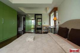 Townhouse in Rama 9 - 3 Bedrooms + 1 Working Room for Sale in Rama 9 Area of Bangkok