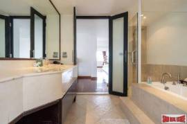 Townhouse in Rama 9 - 3 Bedrooms + 1 Working Room for Sale in Rama 9 Area of Bangkok