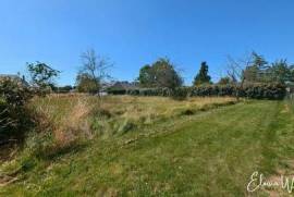 Terrain constructible dans le bourg de Beauvau