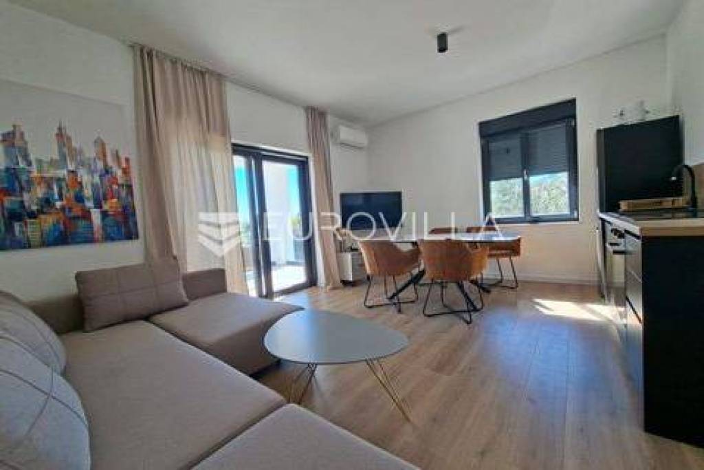 Lovran, modern furnished 60 m² apartment in a new building with a swimming pool.