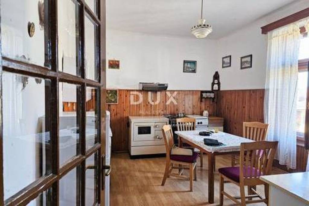 GORSKI KOTAR, VRBOVSKO - Apartman a központban 78 m2 parkolóval