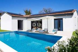 ISTRIEN, MARČANA - Haus mit Pool am Rande des Dorfes