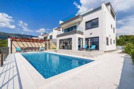 ROVANJSKA – Villa mit Pool in Meeresnähe – 270 m²