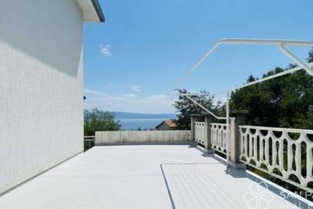 Novi Vinodolski-surroundings: House with large garden and sea view