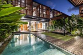 Modern 4 Bedroom Luxury Villa Steps from Batu Bolong Beach
