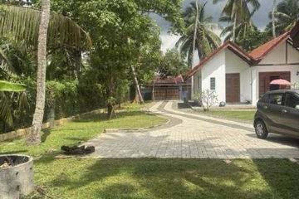 Estate With 2 Houses For Sale In Waikkal Sri