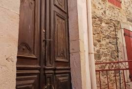 Charming Village House With 183 M2 Of Living Space, 3 Bedrooms, Possibility Of Indepent Gite And Terrace With Beautiful Views. Charming Village House With 183 M2 Of Living Space, 3 Bedrooms, Possibility Of Indepent Gite And Terrace With Beautiful Views.