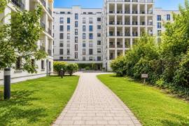 Vacant 5-room apartment with a spacious balcony near Fischerinsel Vacant 5-room apartment with a spacious balcony near Fischerinsel