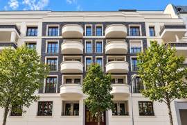 Vacant 5-room apartment with a spacious balcony near Fischerinsel Vacant 5-room apartment with a spacious balcony near Fischerinsel