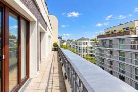 Vacant 5-room apartment with a spacious balcony near Fischerinsel Vacant 5-room apartment with a spacious balcony near Fischerinsel