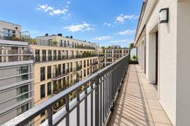 Vacant 5-room apartment with a spacious balcony near Fischerinsel Vacant 5-room apartment with a spacious balcony near Fischerinsel