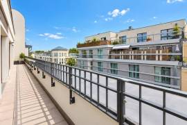 Vacant 5-room apartment with a spacious balcony near Fischerinsel Vacant 5-room apartment with a spacious balcony near Fischerinsel