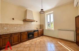10 room, 300m2 Bourgeois style house for sale in Magalas - 397 000 € * 10 room, 300m2 Bourgeois style house for sale in Magalas - 397 000 € *
