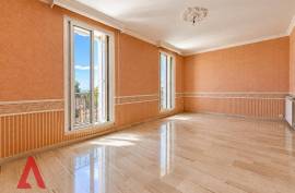 10 room, 300m2 Bourgeois style house for sale in Magalas - 397 000 € * 10 room, 300m2 Bourgeois style house for sale in Magalas - 397 000 € *