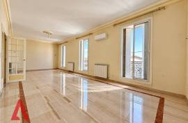 10 room, 300m2 Bourgeois style house for sale in Magalas - 397 000 € * 10 room, 300m2 Bourgeois style house for sale in Magalas - 397 000 € *