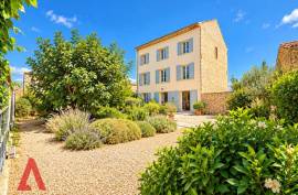 10 room, 300m2 Bourgeois style house for sale in Magalas - 397 000 € *