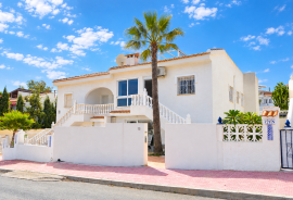FULLY REFURBISHED VILLA WITH GUEST APARTMENT AND SWIMMING POOL FULLY REFURBISHED VILLA WITH GUEST APARTMENT AND SWIMMING POOL