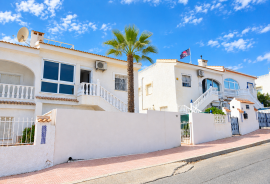 FULLY REFURBISHED VILLA WITH GUEST APARTMENT AND SWIMMING POOL