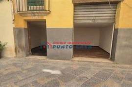 CENTRO STORICO – Via Badia Nuova – N. 2 garage bici e moto/magazzini/depositi – 15 mq circa cad.