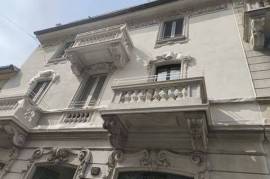 REAL ESTATE SOLUTION FOR 4 PEOPLE ---- SOLUZIONE IMMOBILIARE PER 4 PERSONE.
