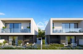 New 4 bedroom villa, with garden and terrace, in a private condominium with swimming pool. New 4 bedroom villa, with garden and terrace, in a private condominium with swimming pool.