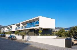 New 4 bedroom villa, with garden and terrace, in a private condominium with swimming pool. New 4 bedroom villa, with garden and terrace, in a private condominium with swimming pool.