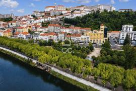 64 m² office in the Topázio Building, with river views.