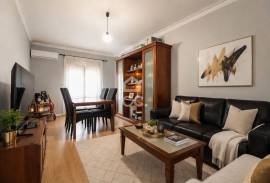 Used 3 bedroom apartment with 2 bathrooms, balcony and air conditioning in Avelar.