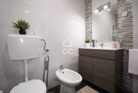 Used 3 bedroom apartment with 2 bathrooms, balcony and air conditioning in Avelar.