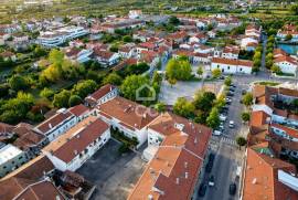 Used 3 bedroom apartment with 2 bathrooms, balcony and air conditioning in Avelar.