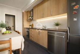 Used 3 bedroom apartment with 2 bathrooms, balcony and air conditioning in Avelar.