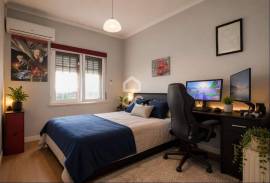 Used 3 bedroom apartment with 2 bathrooms, balcony and air conditioning in Avelar.