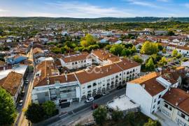 Used 3 bedroom apartment with 2 bathrooms, balcony and air conditioning in Avelar.