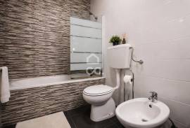 Used 3 bedroom apartment with 2 bathrooms, balcony and air conditioning in Avelar.