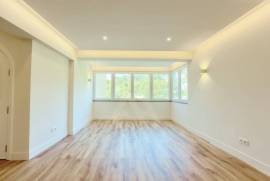 Apartamento T2 renovado no Monte Estoril