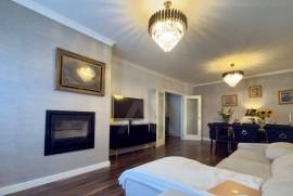 Apartamento T3 mobilado com varanda em Cascais