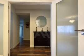 Apartamento T3 mobilado com varanda em Cascais Apartamento T3 mobilado com varanda em Cascais
