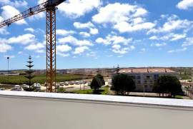 Apartamento T3 novo a 200 metros da praia com varanda e 2 lugares de garagem. Apartamento T3 novo a 200 metros da praia com varanda e 2 lugares de garagem.