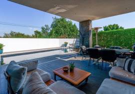 Exceptional Contemporary Villa with Private Pool & Landscaped Gardens