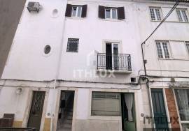 Building with Commercial Space and Housing in the Center of Vila Viçosa