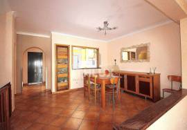 3 + 1 bedroom apartment with basement with garage and patio, in Gambelas - Faro - Algarve