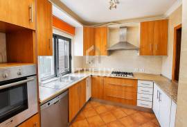 3 + 1 bedroom apartment with basement with garage and patio, in Gambelas - Faro - Algarve 3 + 1 bedroom apartment with basement with garage and patio, in Gambelas - Faro - Algarve