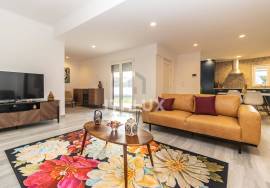 3 bedroom villa with pool and garden