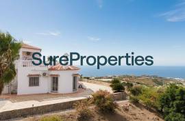 Villa with pool and sea views in Algarrobo