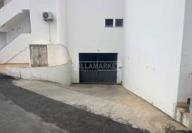 Closed box garage with 21 m2 inserted in the basement of the Cristina Building located on Avenida Sá Carneiro in Albufeira Closed box garage with 21 m2 inserted in the basement of the Cristina Building located on Avenida Sá Carneiro in Albufeira