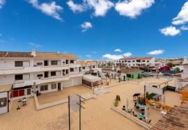 Closed box garage with 21 m2 inserted in the basement of the Cristina Building located on Avenida Sá Carneiro in Albufeira Closed box garage with 21 m2 inserted in the basement of the Cristina Building located on Avenida Sá Carneiro in Albufeira