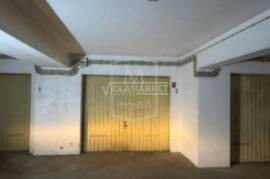 Closed box garage with 21 m2 inserted in the basement of the Cristina Building located on Avenida Sá Carneiro in Albufeira Closed box garage with 21 m2 inserted in the basement of the Cristina Building located on Avenida Sá Carneiro in Albufeira