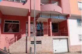 Stall shop with 50 m2 consisting of a window and a large space located in Cacém